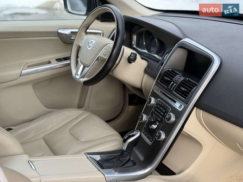 Внедорожник / Кроссовер Volvo XC60 2015 в Владимире