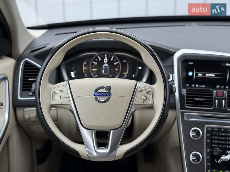 Внедорожник / Кроссовер Volvo XC60 2015 в Владимире