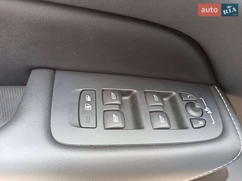 Внедорожник / Кроссовер Volvo XC60 2018 в Киеве