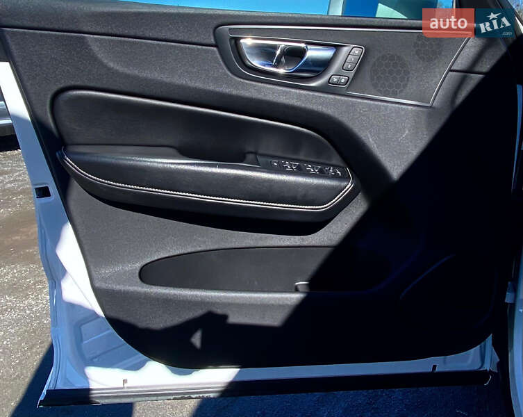 Внедорожник / Кроссовер Volvo XC60 2018 в Ровно