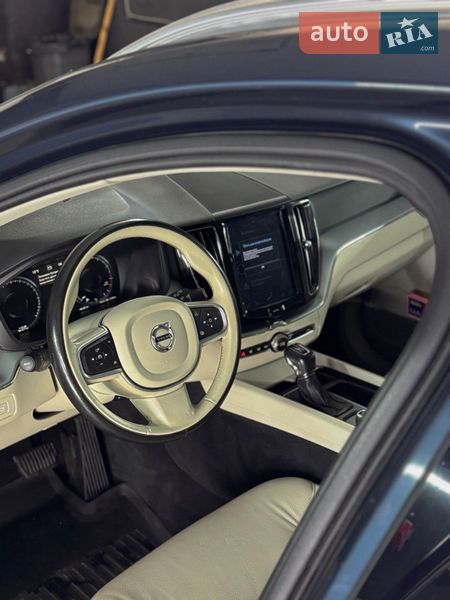 Внедорожник / Кроссовер Volvo XC60 2019 в Ровно
