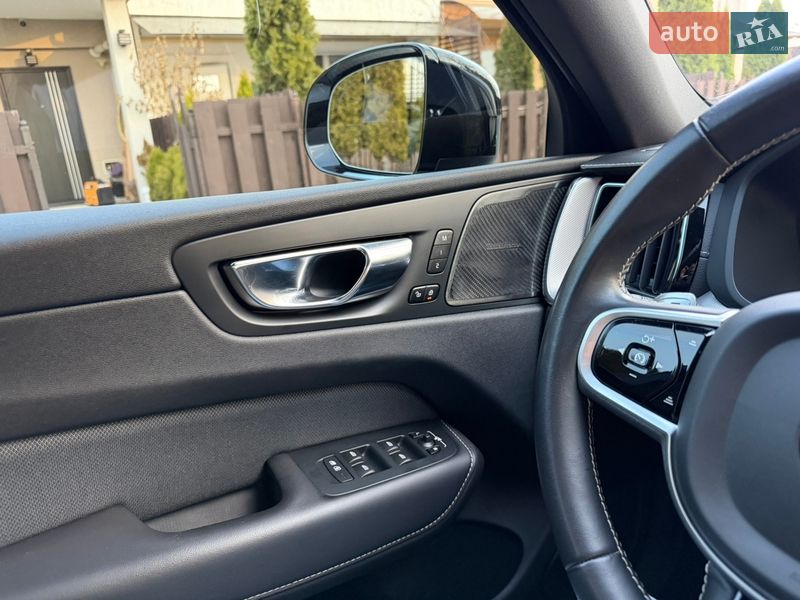 Внедорожник / Кроссовер Volvo XC60 2019 в Львове