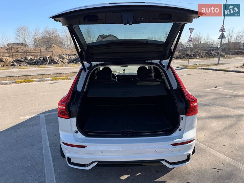 Внедорожник / Кроссовер Volvo XC60 2024 в Киеве