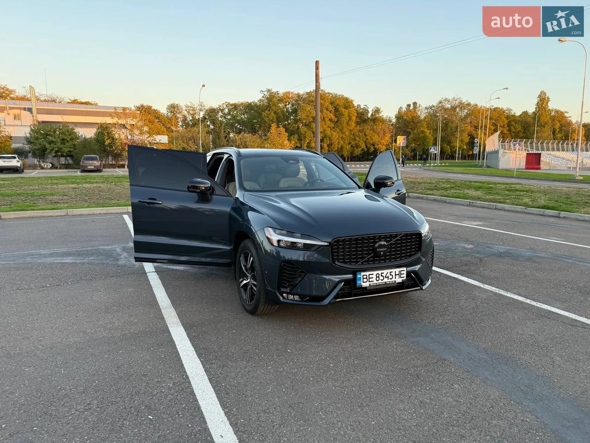 2022 Volvo XC60 - фото 1