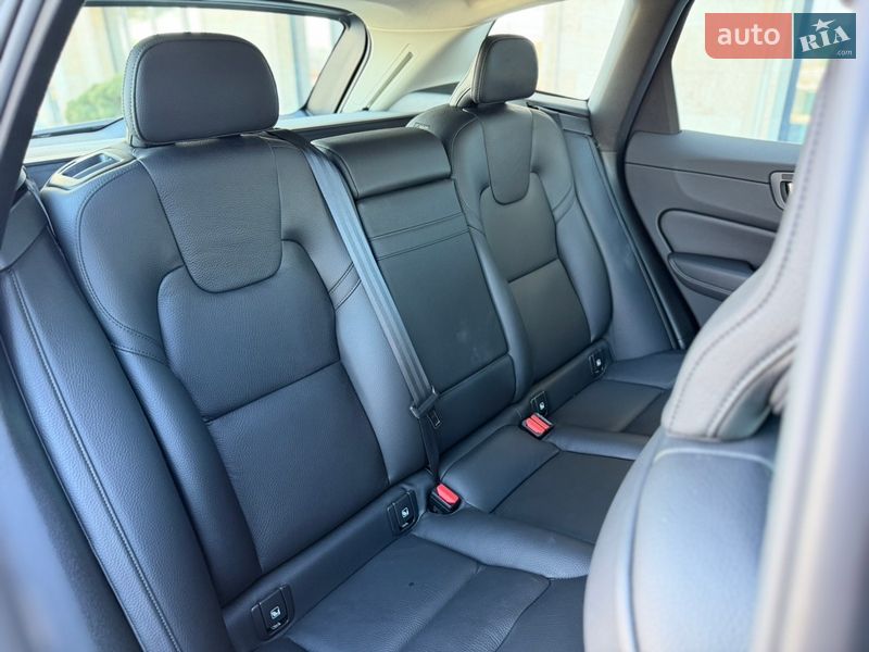 Позашляховик / Кросовер Volvo XC60 2021 в Львові