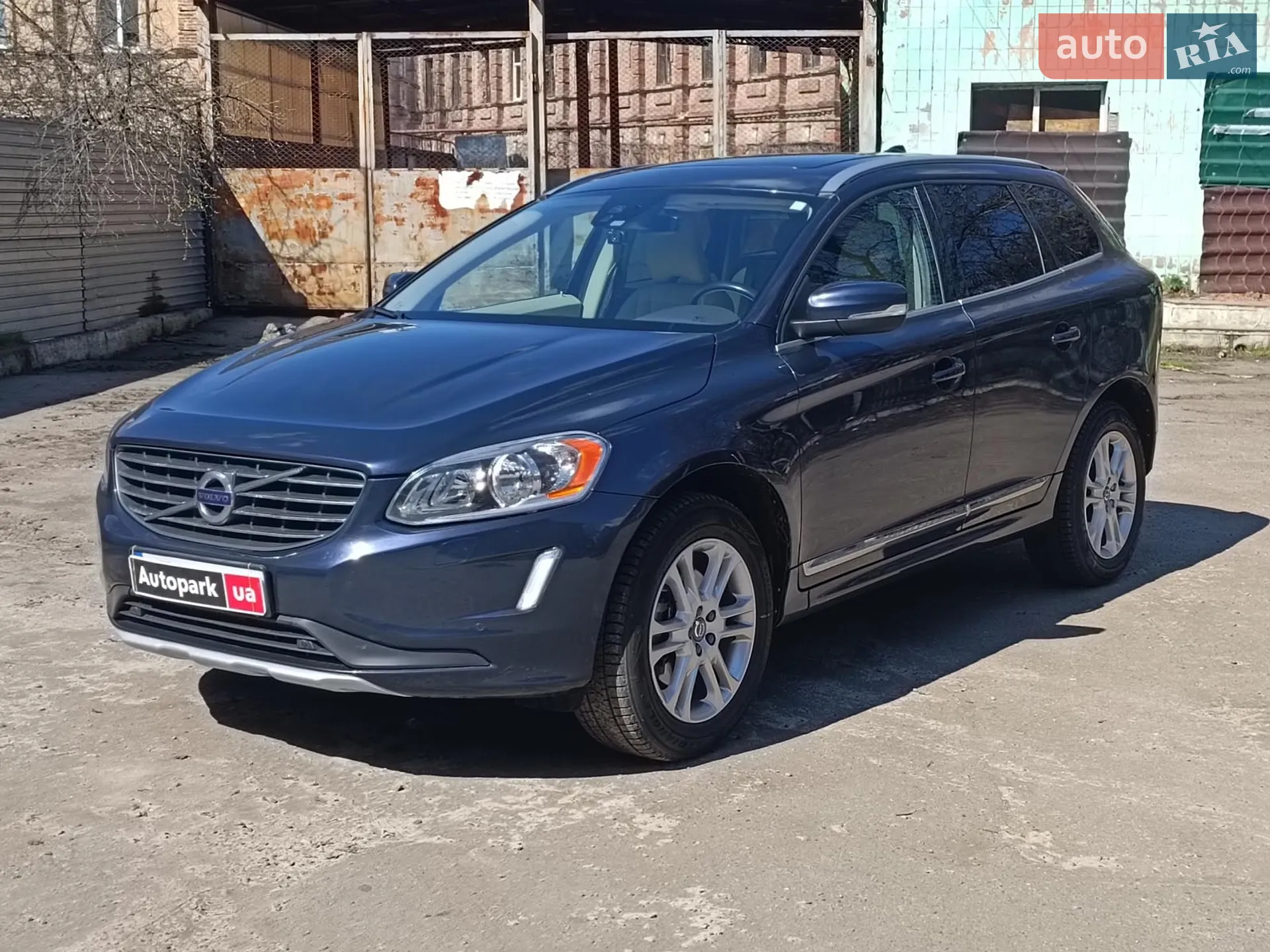 2015 Volvo XC60 - фото 1