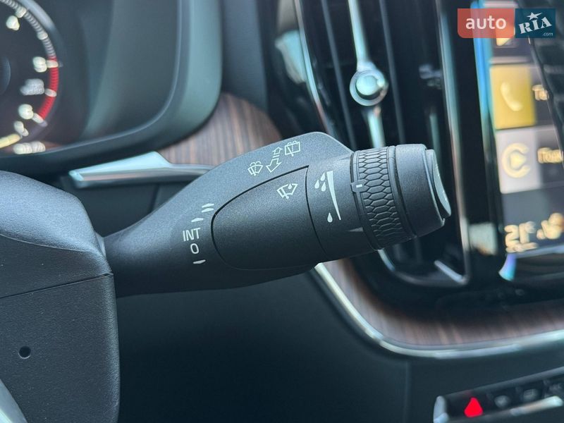 Внедорожник / Кроссовер Volvo XC60 2017 в Киеве