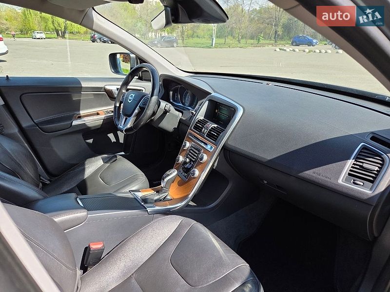 Внедорожник / Кроссовер Volvo XC60 2016 в Киеве