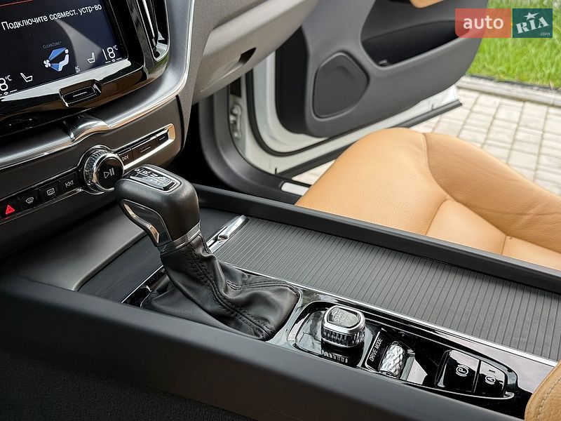 Внедорожник / Кроссовер Volvo XC60 2019 в Ровно