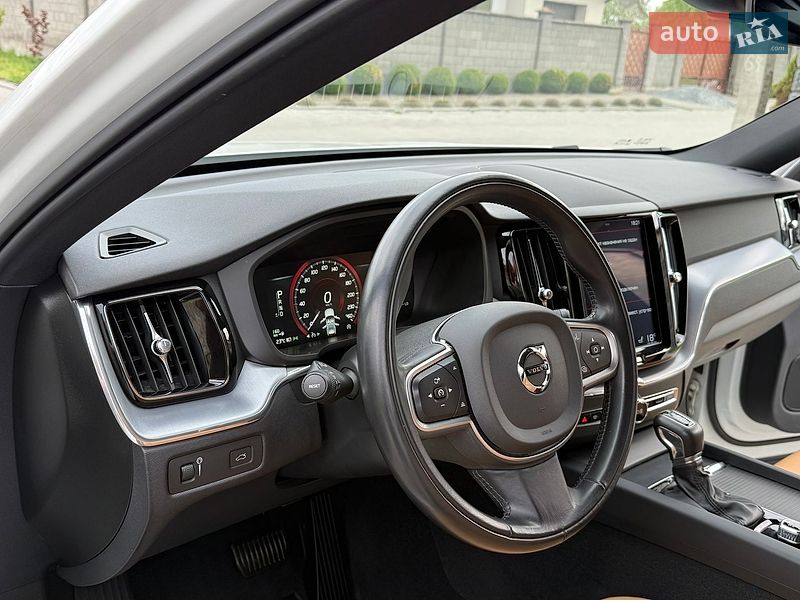 Внедорожник / Кроссовер Volvo XC60 2019 в Ровно