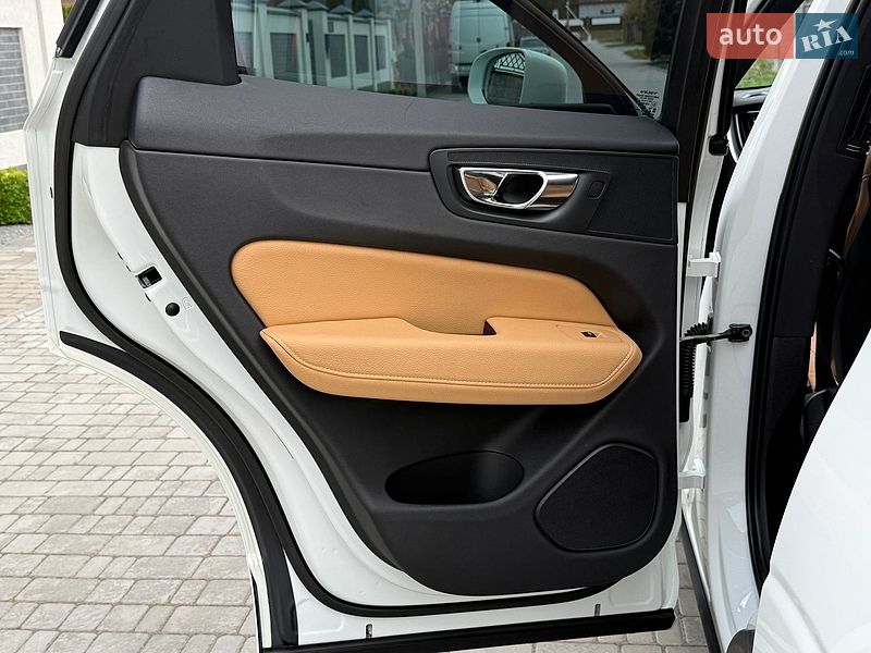 Внедорожник / Кроссовер Volvo XC60 2019 в Ровно