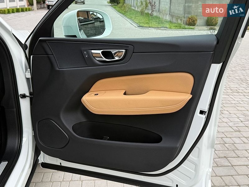 Внедорожник / Кроссовер Volvo XC60 2019 в Ровно