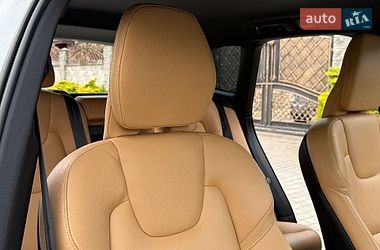 Внедорожник / Кроссовер Volvo XC60 2019 в Ровно