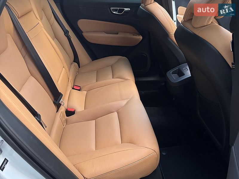 Внедорожник / Кроссовер Volvo XC60 2018 в Киеве