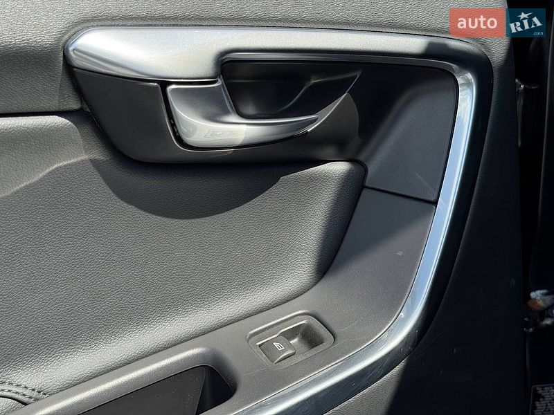 Внедорожник / Кроссовер Volvo XC60 2015 в Ровно