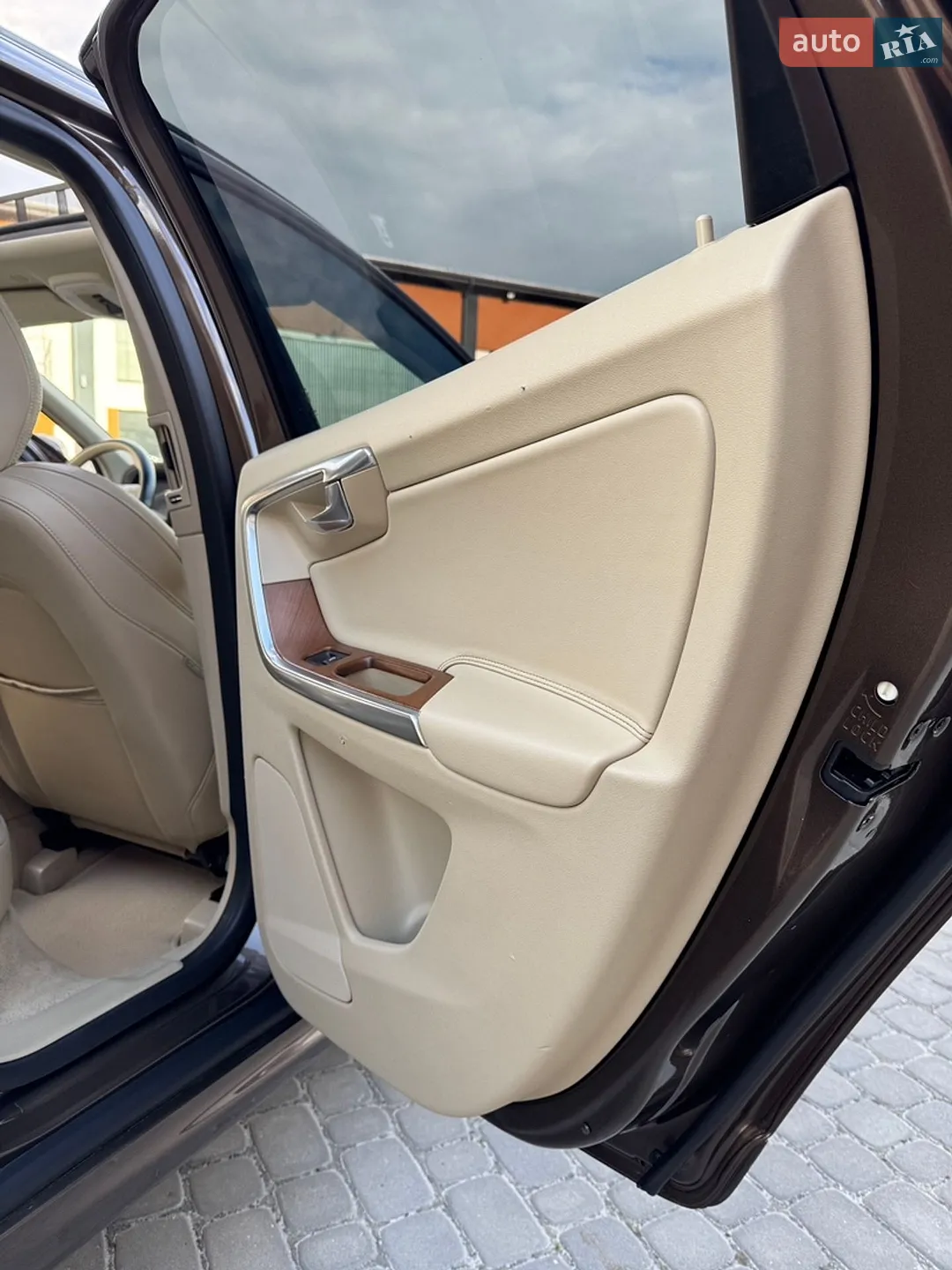 Volvo XC60 2014 VIN YV1DZ73CDF2636918 фото оголошення 26 з 51