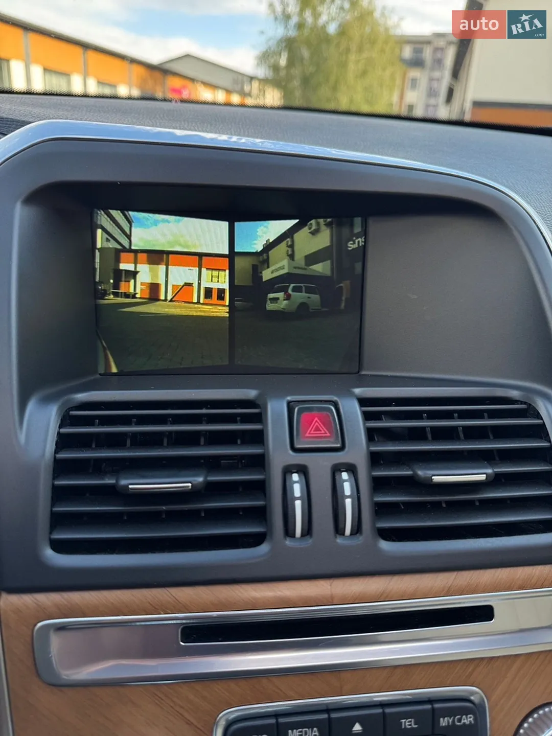 Volvo XC60 2014 VIN YV1DZ73CDF2636918 фото оголошення 37 з 51