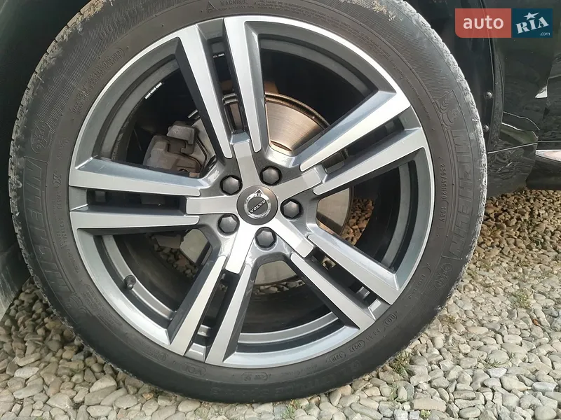 Volvo XC60 2019 VIN YV1UZA8UDL1483330 фото оголошення 4 з 39