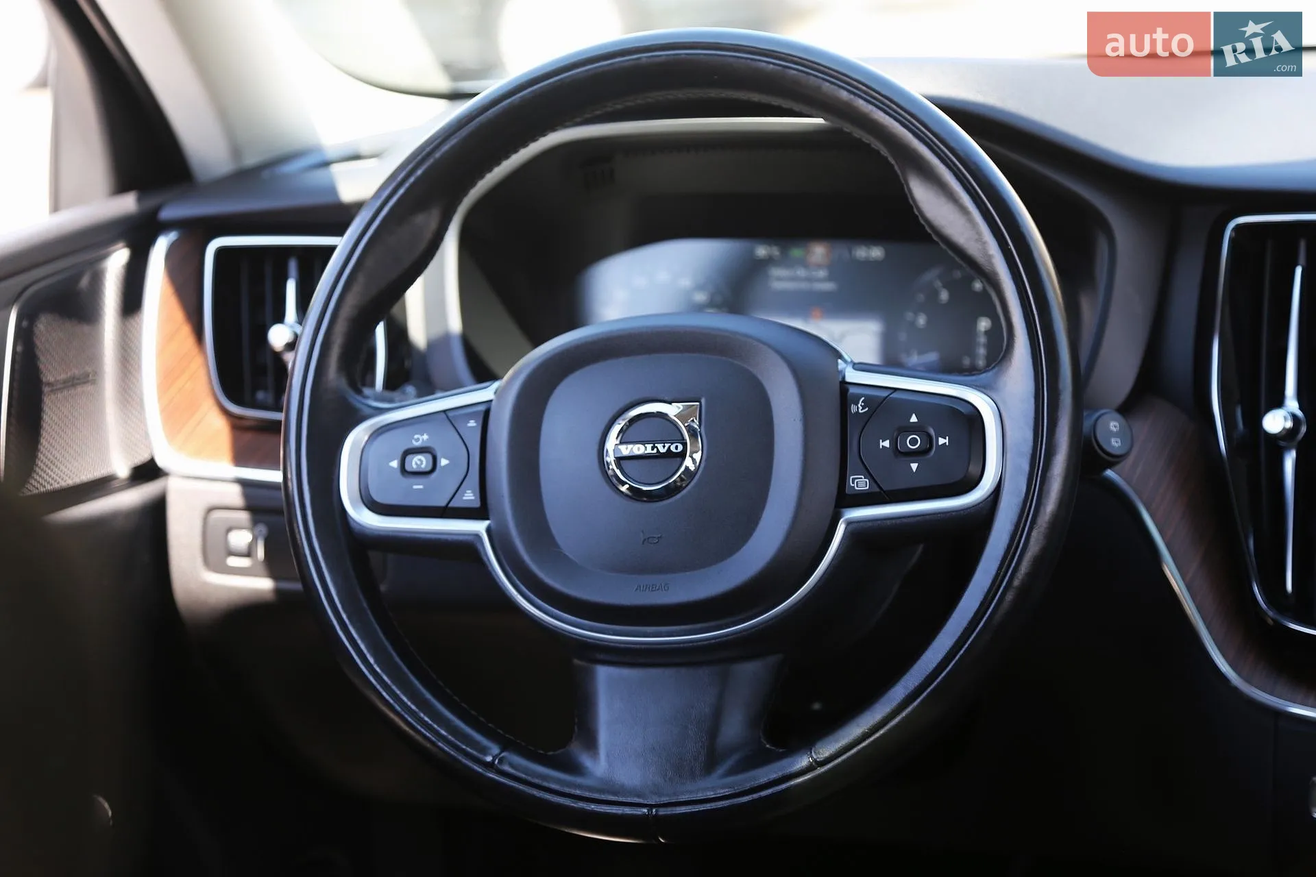 2018 Volvo XC60 - мініатюра 16