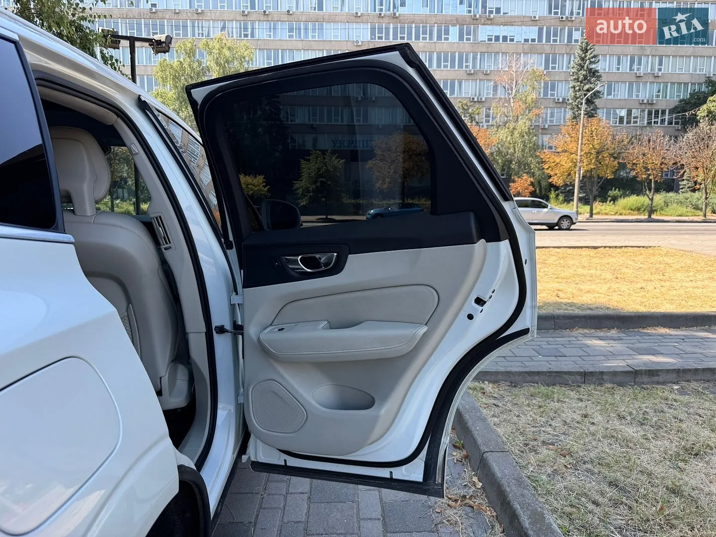 2017 Volvo XC60 - мініатюра 26