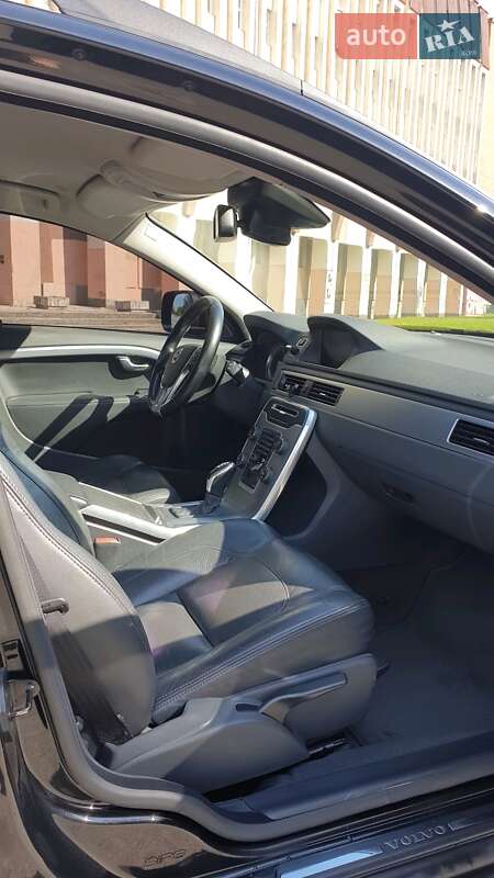 Внедорожник / Кроссовер Volvo XC70 2012 в Львове