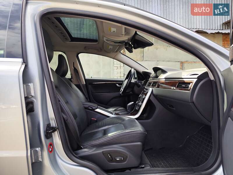 Универсал Volvo XC70 2013 в Киеве