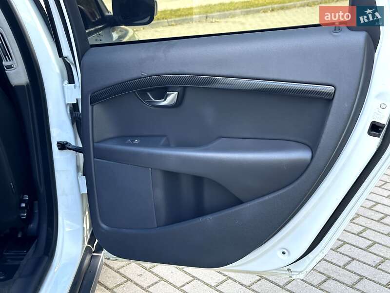 Универсал Volvo XC70 2016 в Радивилове