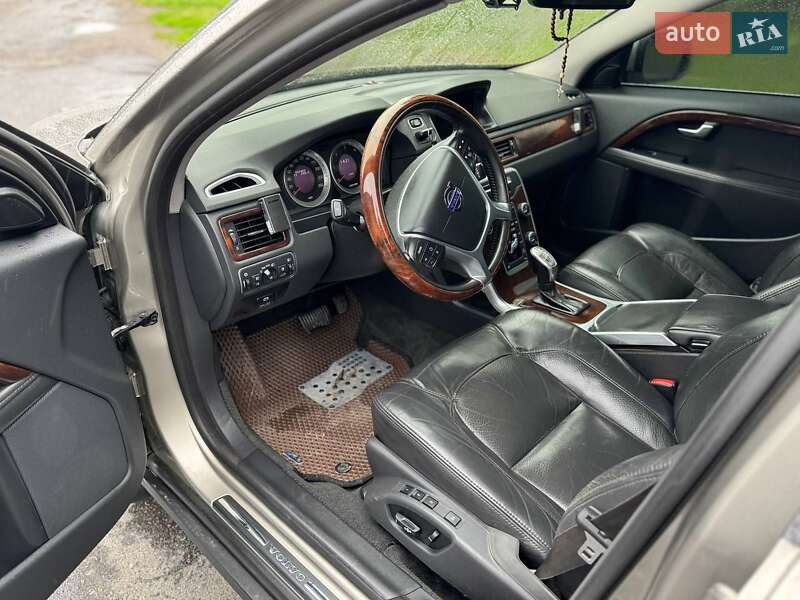 Універсал Volvo XC70 2012 в Ставищі