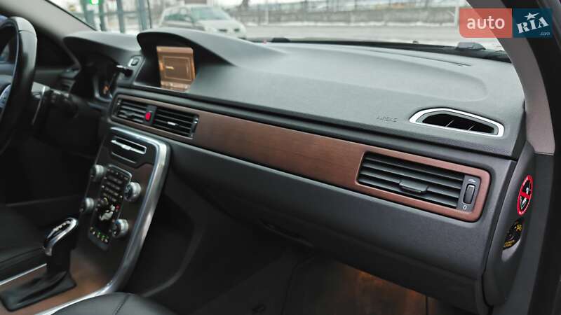 Универсал Volvo XC70 2015 в Могилев-Подольске фото 23 Универсал Volvo XC70 2015 в Могилев-Подольске