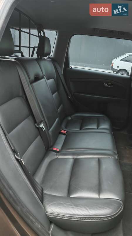 Универсал Volvo XC70 2015 в Могилев-Подольске фото 47 Универсал Volvo XC70 2015 в Могилев-Подольске