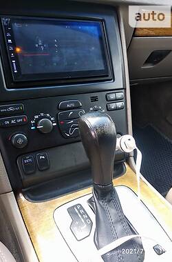 Внедорожник / Кроссовер Volvo XC90 2003 в 