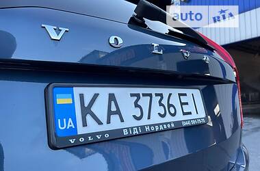 Внедорожник / Кроссовер Volvo XC90 2018 в Киеве