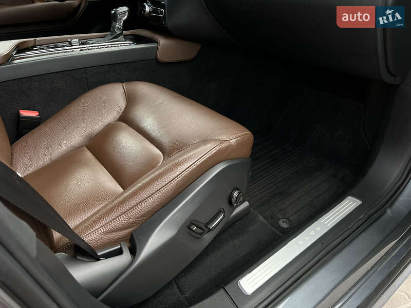 Позашляховик / Кросовер Volvo XC90 2017 в Києві