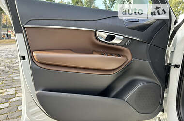 Внедорожник / Кроссовер Volvo XC90 2020 в 