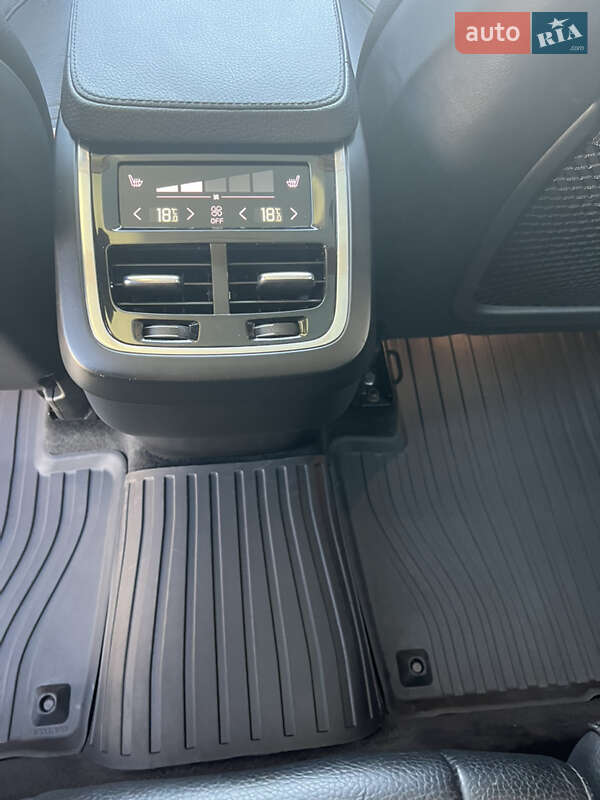 Внедорожник / Кроссовер Volvo XC90 2015 в Полтаве