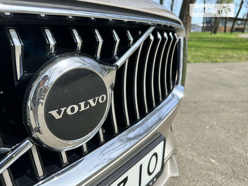 Внедорожник / Кроссовер Volvo XC90 2022 в Киеве