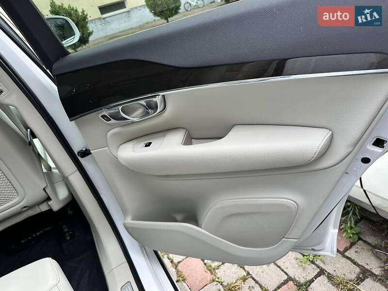 Внедорожник / Кроссовер Volvo XC90 2017 в Ужгороде фото 9 Внедорожник / Кроссовер Volvo XC90 2017 в Ужгороде