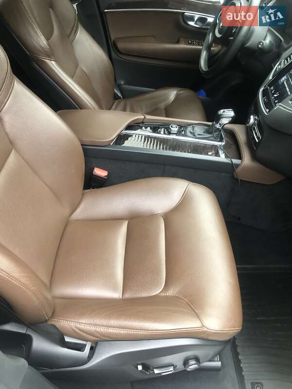 Внедорожник / Кроссовер Volvo XC90 2018 в Киеве