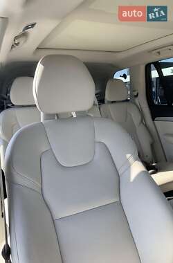 Внедорожник / Кроссовер Volvo XC90 2021 в 