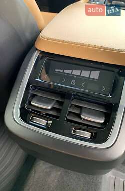 Внедорожник / Кроссовер Volvo XC90 2018 в 