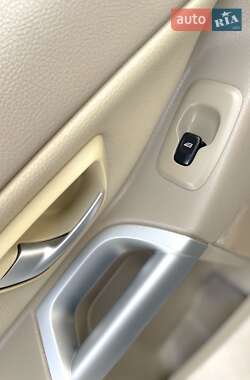 Внедорожник / Кроссовер Volvo XC90 2004 в 