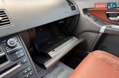 Позашляховик / Кросовер Volvo XC90 2011 в 