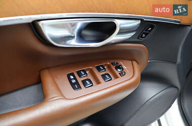 Внедорожник / Кроссовер Volvo XC90 2018 в 