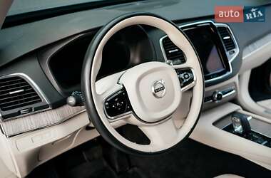 Внедорожник / Кроссовер Volvo XC90 2022 в 