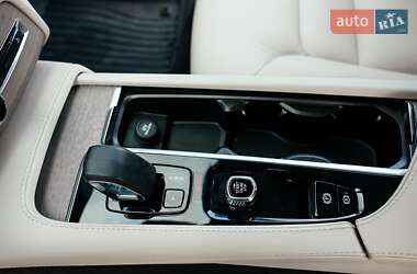 Внедорожник / Кроссовер Volvo XC90 2022 в 