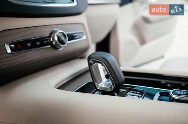 Внедорожник / Кроссовер Volvo XC90 2022 в 