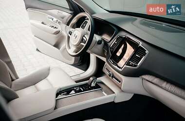 Внедорожник / Кроссовер Volvo XC90 2022 в 