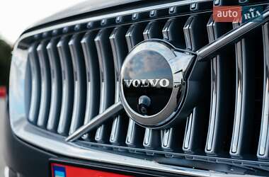 Внедорожник / Кроссовер Volvo XC90 2022 в 