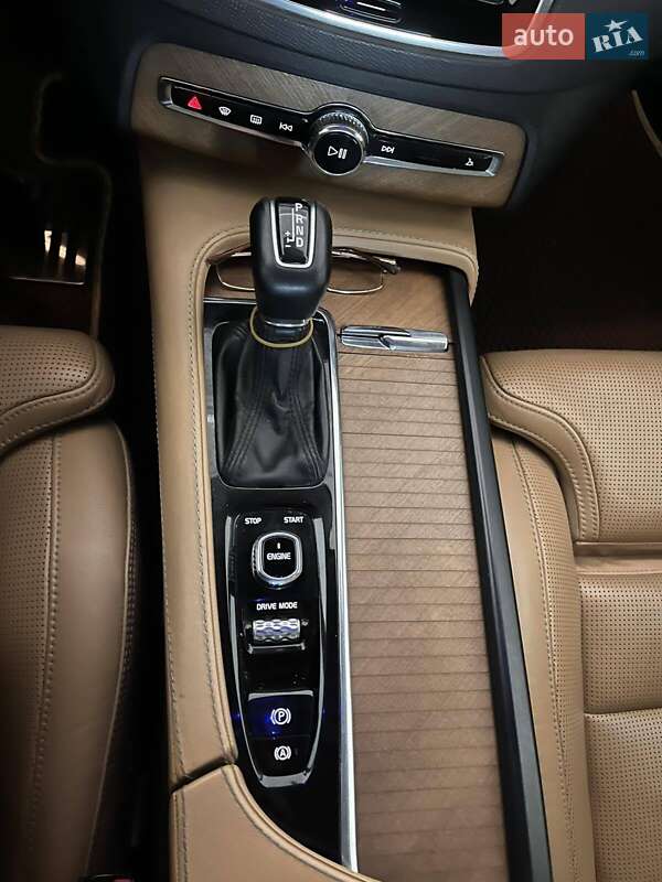Внедорожник / Кроссовер Volvo XC90 2015 в Тарутине