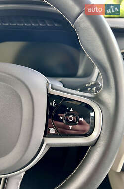 Позашляховик / Кросовер Volvo XC90 2020 в 